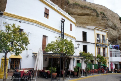 Setenil de las Bodegas este un oraș zdrobit de pietre