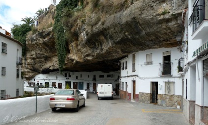 Setenil de las Bodegas este un oraș zdrobit de pietre