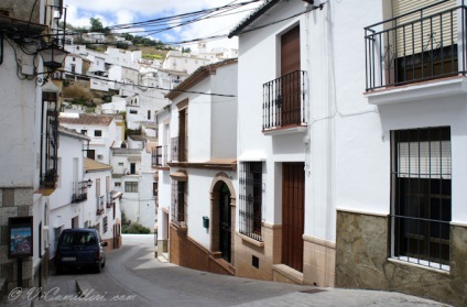 Setenil de las Bodegas este un oraș zdrobit de pietre