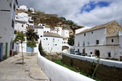 Setenil de las Bodegas este un oraș zdrobit de pietre