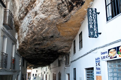 Setenil de las Bodegas - un oraș cu acoperișuri de la pietre