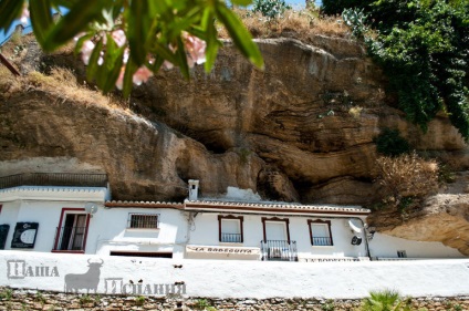 Setenil de las Bodegas - un oraș cu acoperișuri de la pietre