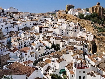 Setenil de las Bodegas este un oraș în stânci