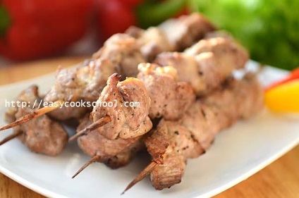 Skewers de carne de porc în cuptor, retete ușoare