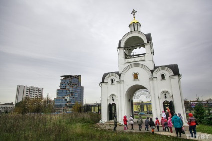 Școala, unde ascultă - legea lui Dumnezeu - și ei cântă rugăciuni pe care vrem să le arătăm că totul în această lume nu este doar