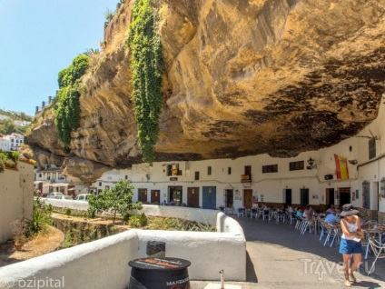 Stânca Setenil de las Bodegas stradă sub blocurile de piatră