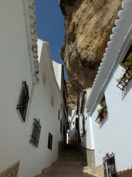 Rocky Setenil de las Bodegas utca a kőblokkok alatt