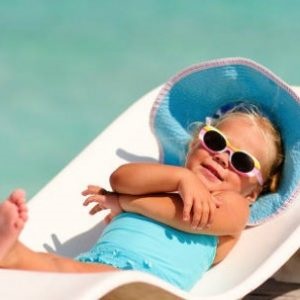 Cât de mult să faceți plajă pentru copil, dacă soarele este contraindicativ pentru copii, rău de arsuri solare pentru copii