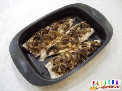 Makréla sütőben gombával (fotó recept)