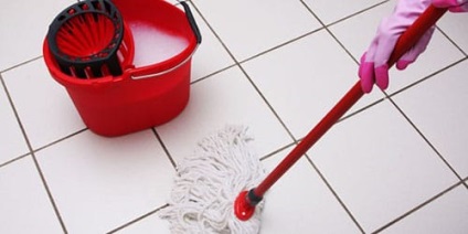 Egy álom értelmezése a padló mosásának valaki más házában. Miért álmodnak a padlót mosni egy furcsa házban egy álomban