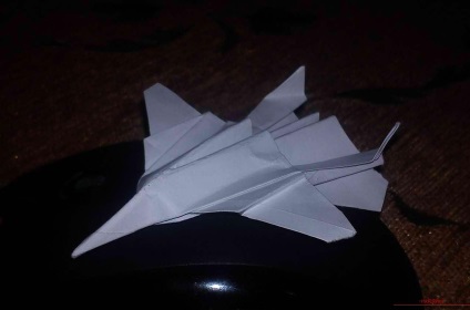 Metodele de fabricare a avioanelor de hârtie în tehnica origami sunt disponibile tuturor celor care doresc