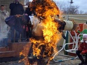 Farsangi tájkép - ó, olajos - szépség! Nyisd ki a kaput! (futás futás közben) Farsangi tájkép - ó, olajos - szépség! Nyisd ki a kaput!