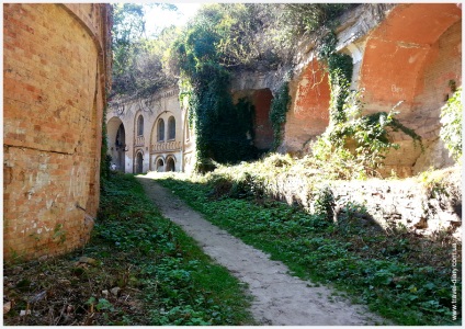 Tarakanovskiy Fort, gandacii