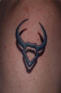 Simbolul tatuaj al zodiacului Taur (adica, schite, fotografie), tattoofot