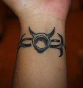 Simbolul tatuaj al zodiacului Taur (adică, schițe, fotografie), tattoofot