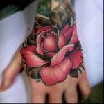 Tatuajul pe mâini este de sex masculin, de sex feminin