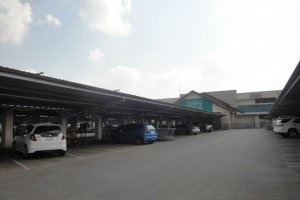 Tesco lotus és a nagy c-szupermarketek Phuket-ban