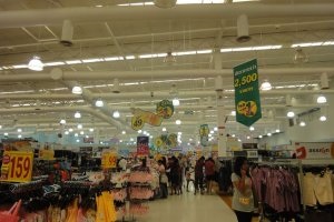 Tesco lotus és a nagy c-szupermarketek Phuket-ban