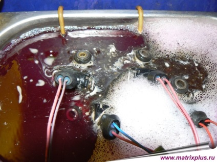 A fúvókák tisztítására szolgáló technológiák ultrahangos fürdőben, mosószer és tisztítószerek vásárlása az injektorokhoz