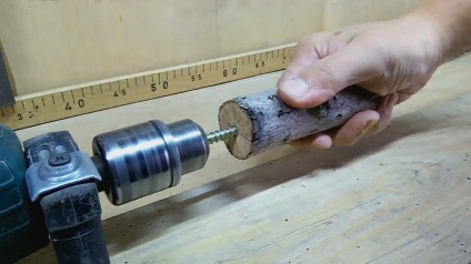 Eszterga saját kezű termékekkel fa és fém feldolgozásához, gyártás, videó és fotó