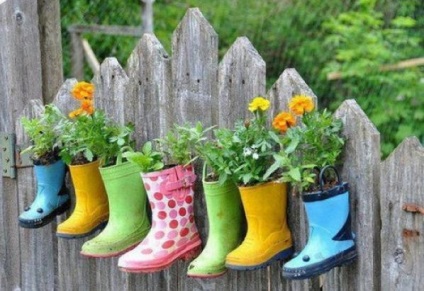 Top 10 idei originale de a transforma pantofi vechi în ghivece de flori