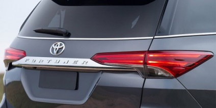 Toyota fortuner vs toyota szárazföldi prado összehasonlítás