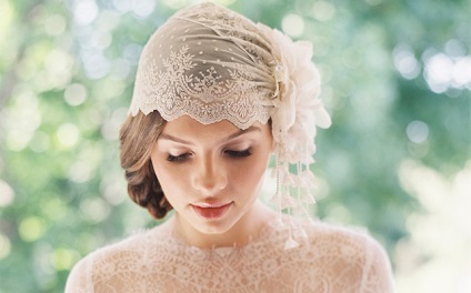 A trend az esküvői divatos esküvői sapka - alternatíva a fátyol