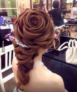 Trei moduri de a face o floare din păr