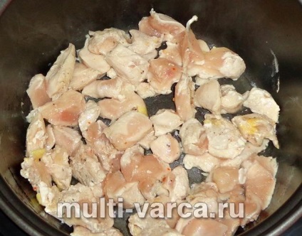Gătitul de pui cu orez într-un multivariat