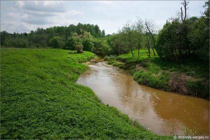 Homesteads lângă Moscova pe malurile râului Lutosni - Boblovo, roach, șah