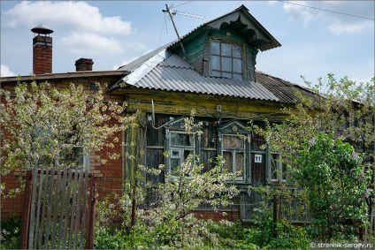 Homesteads lângă Moscova pe malurile râului Lutosni - Boblovo, roach, șah