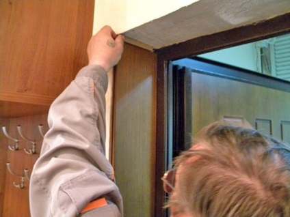 Montarea ușii din față cu propriile mâini, secvența de lucrări, ușa casei