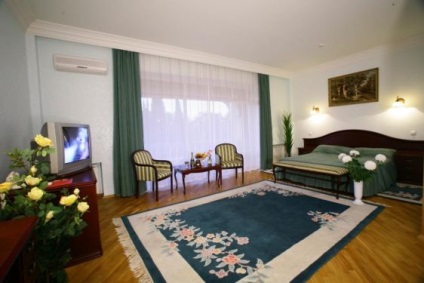 Az üdülőhely kiválasztása az Azov és a Fekete-tenger magánszférájában, szanatóriumokban és panziókban, szállodákban