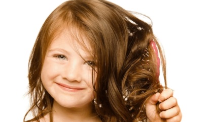 A haj esik ki egy 7 éves gyermeknél