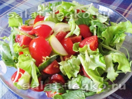 Salată de vitamine cu verde și roșii