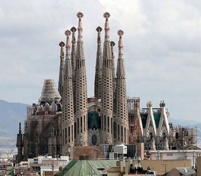 clădire poveste Sagrada Familia și caracteristici