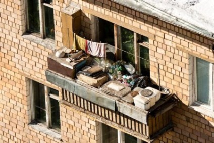 Depozitarea pe balcon a obiectelor, sculelor, răsadurilor