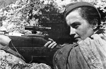 Cronicile celui de-al doilea război mondial, femei în război - revizuire militară