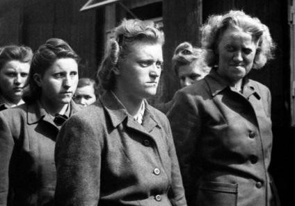 Cronicile celui de-al doilea război mondial, femei în război - revizuire militară