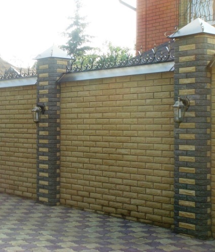 Garduri lângă casă