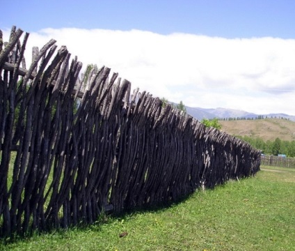 Garduri lângă casă