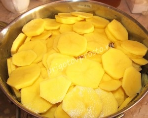 Cartofii copți în cuptor - gătiți simplu și delicios!