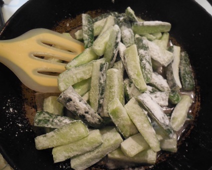 Sült tejszínes paprika, fokhagyma és szezámmagos uborkák, hogyan kell főzni sült uborkát - lépésről lépésre