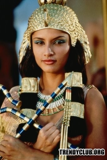 Celebrități în imaginea Cleopatrei