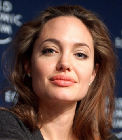 48 Fapte despre Angelina Jolie