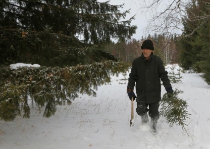 Un pensionar de 66 de ani cu o pisică a trăit în satul natal timp de 10 ani, unde nu mai există