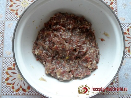 Belyashi cu carne într-o rețetă multivariat - gătit cu o fotografie