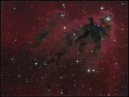 Un univers mare al nebuloasei, al galaxiilor și al clusterilor stele din fotografiile lui Sims Kfir