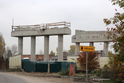 Examinare foto de ansamblu a construcției de pasaj