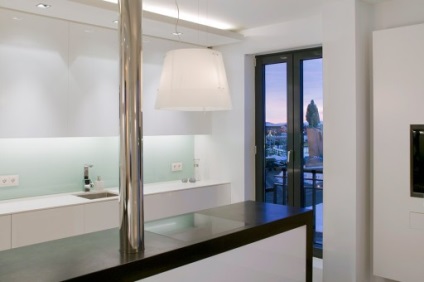Proiectarea unui mic studio de bucătărie cu o fereastră de golf - tur de fotografie